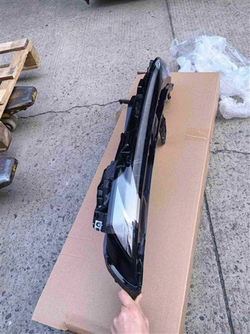 Sklop sprednje leve signalne luči